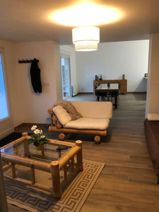 Logement De Plain-Pied Avec Jardin, Terrasse Gurgy 外观 照片